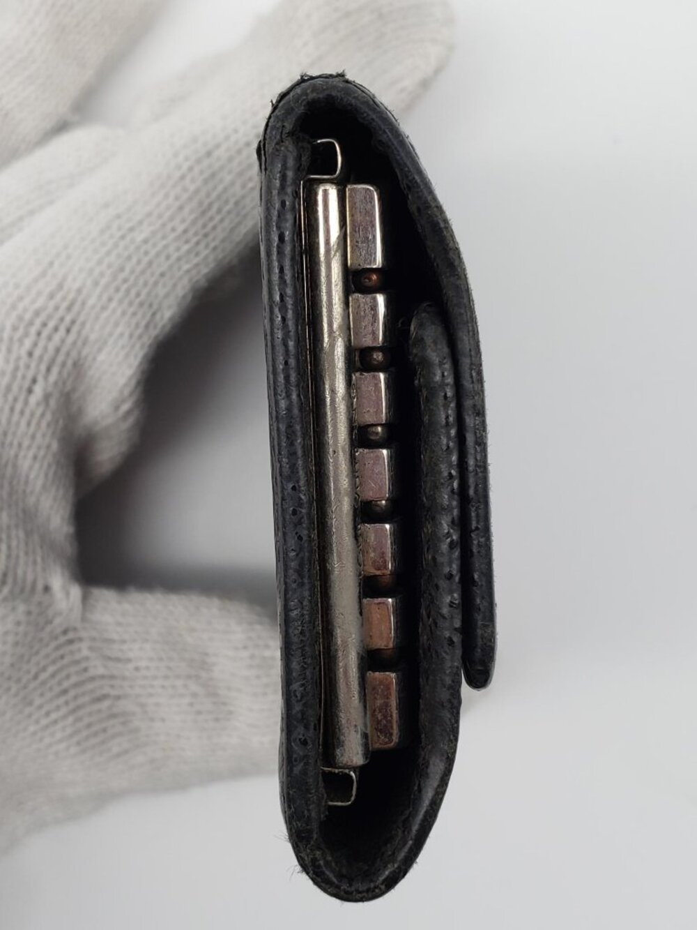 Authentic Louis Vuitton 6-Key Holder – Black Leather – Silver Hardware - Picture 7 of 16